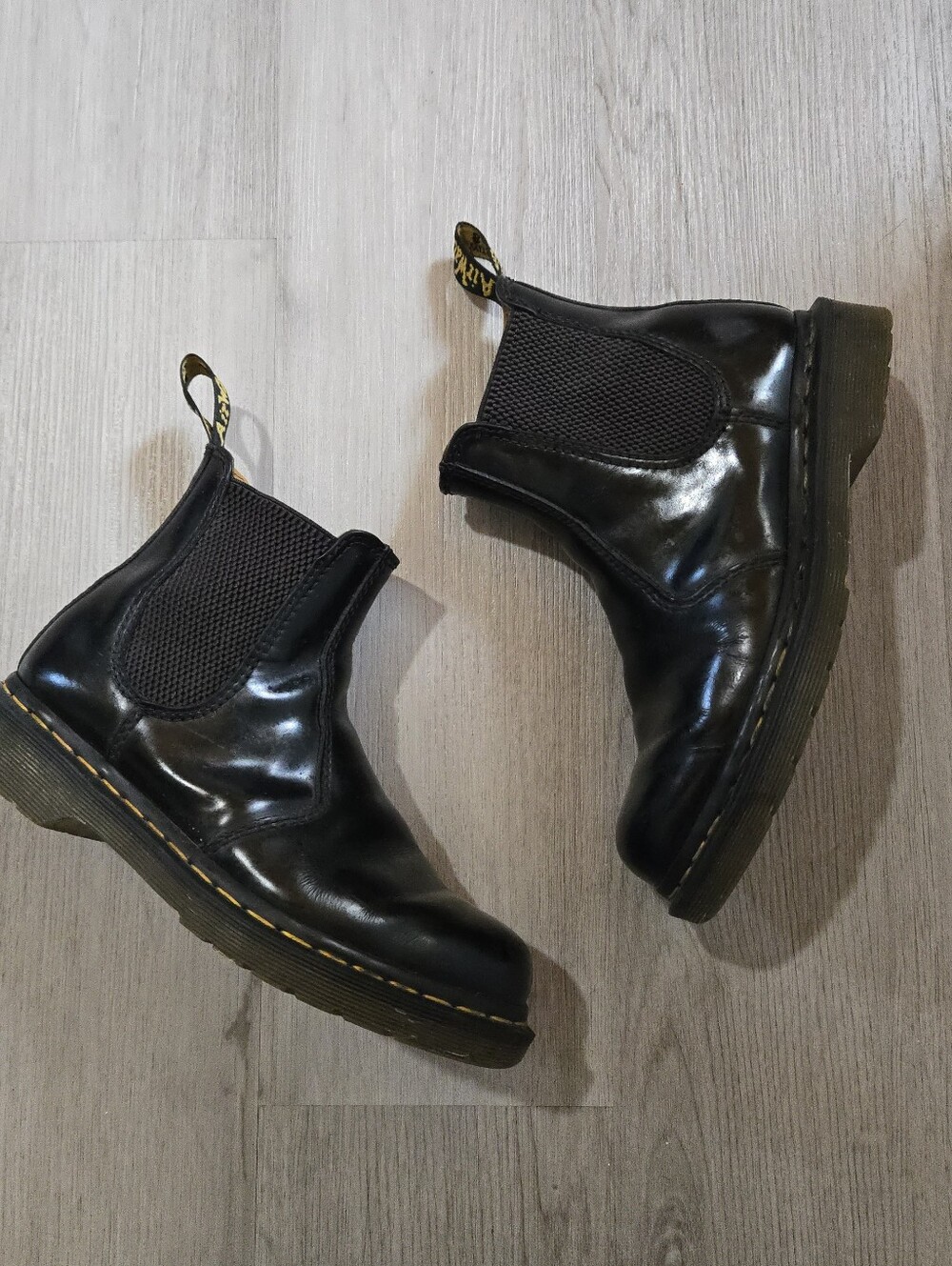 Dr. Martens Black Patent 2976 Chelsea BOOTS, SIZE 6 L